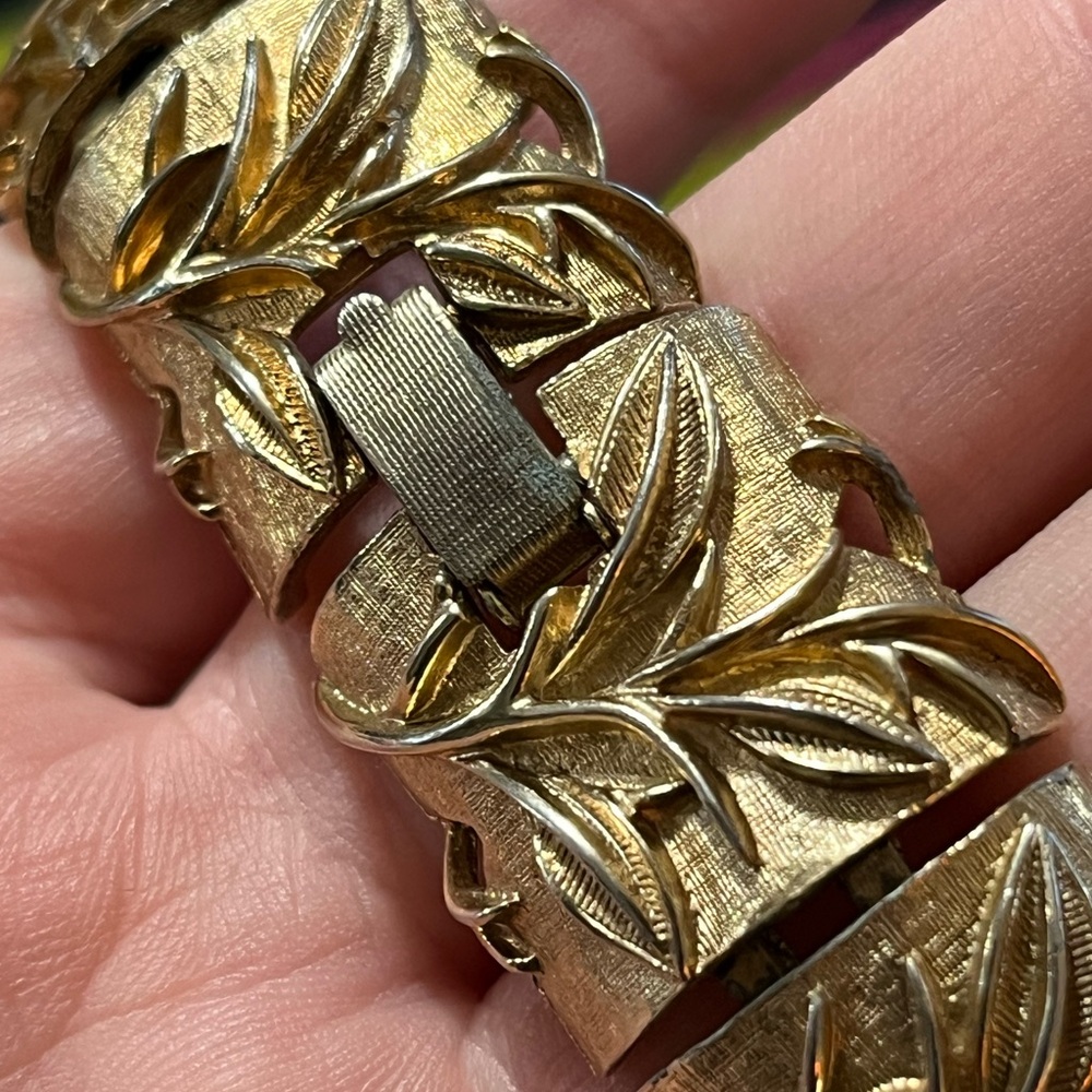 VTG Sarah Coventry Signed Golden Brocade Leaf Design Costume Jewelry Bracelet - Picture 5 of 8